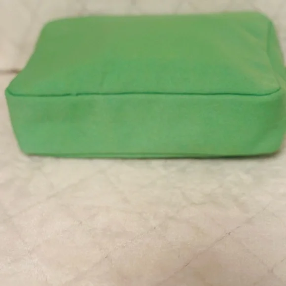 Valentino Green Toiletry Bag-GWP - Picture 3 of 5
